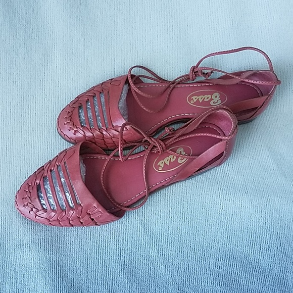 Bass Flat Sandals - Picture 2 of 4